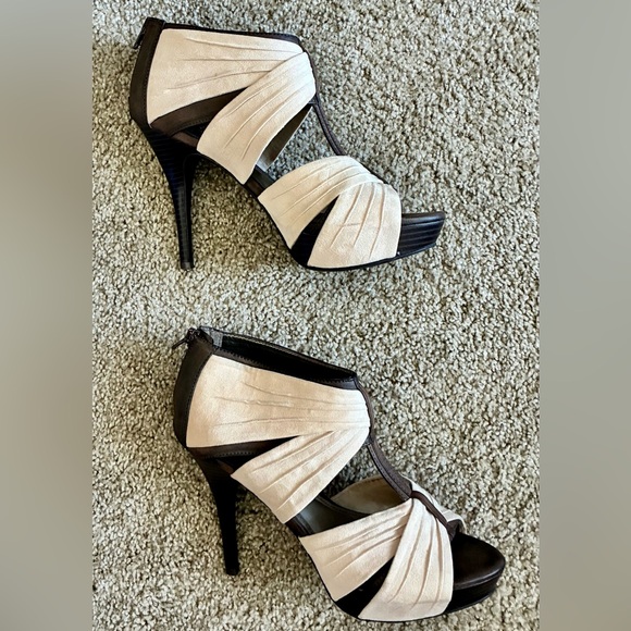 Enchanted Two-Tone Suede Open-Toe Ankle Bootie Heels | Size 9M - Picture 3 of 6